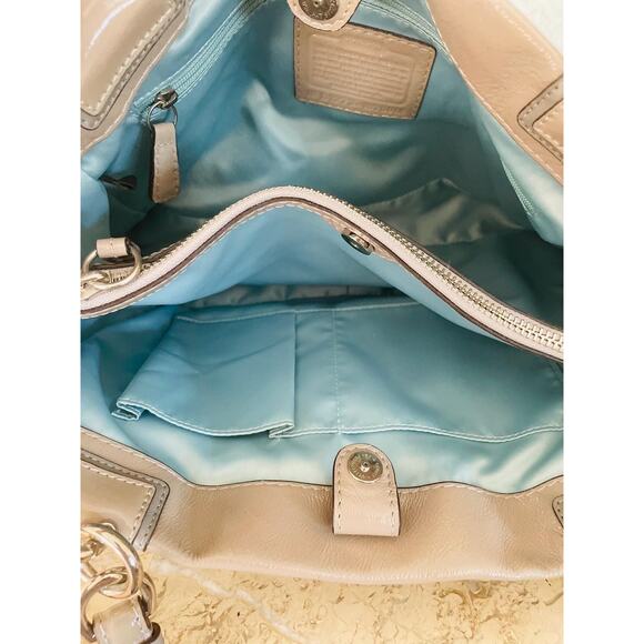 Bundle of 2 Coach Carryall Dove Grey patent leather 19756M and makeup bag - Picture 9 of 10